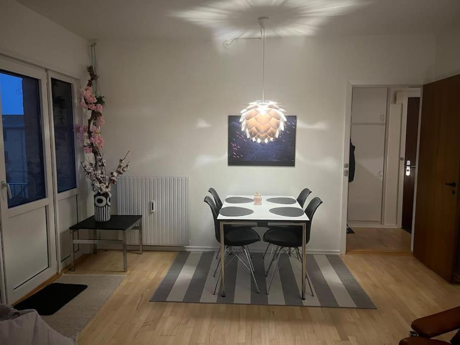Stor Og Lys Lejlighed I Hjertet Af 霍尔斯特布罗 外观 照片
