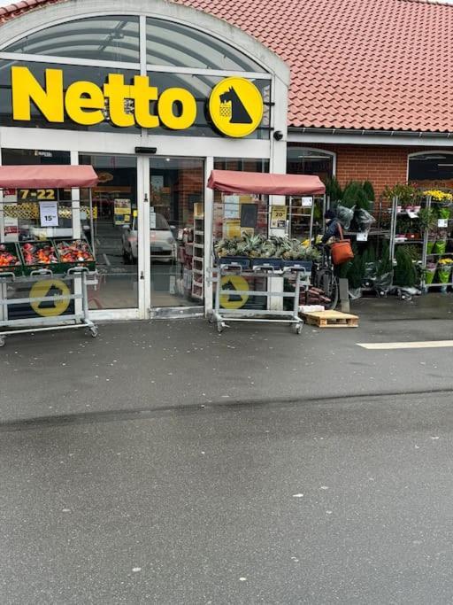 Stor Og Lys Lejlighed I Hjertet Af 霍尔斯特布罗 外观 照片